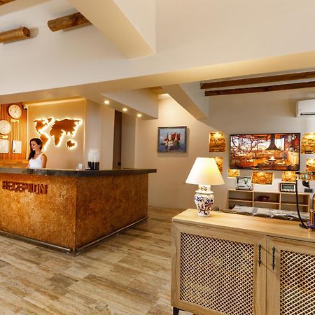 Gran Via Alsancak Hotel Izmir Bagian luar foto