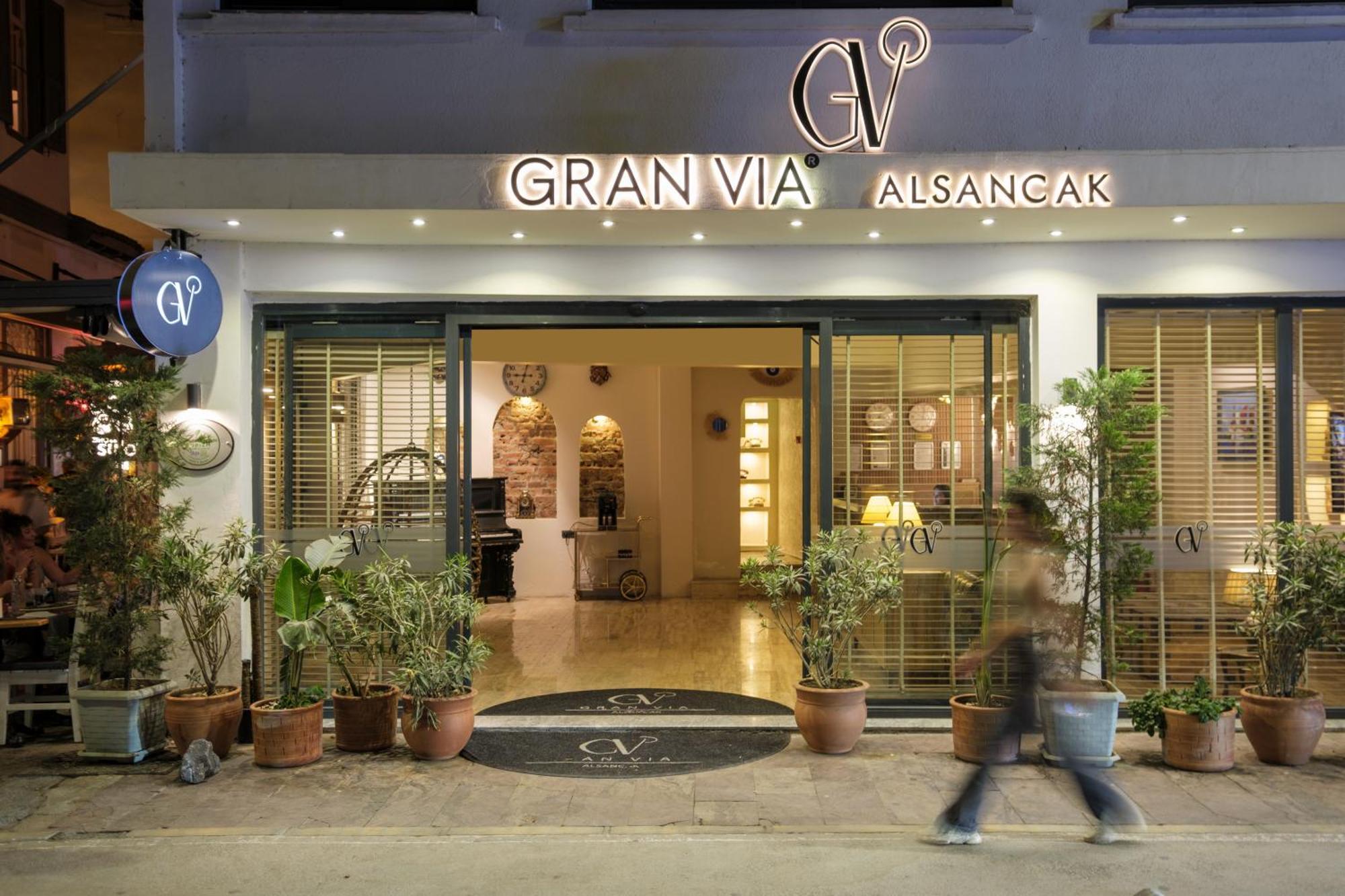Gran Via Alsancak Hotel Izmir Bagian luar foto