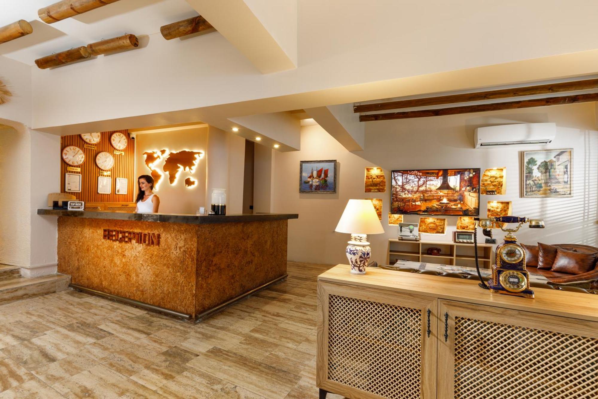 Gran Via Alsancak Hotel Izmir Bagian luar foto