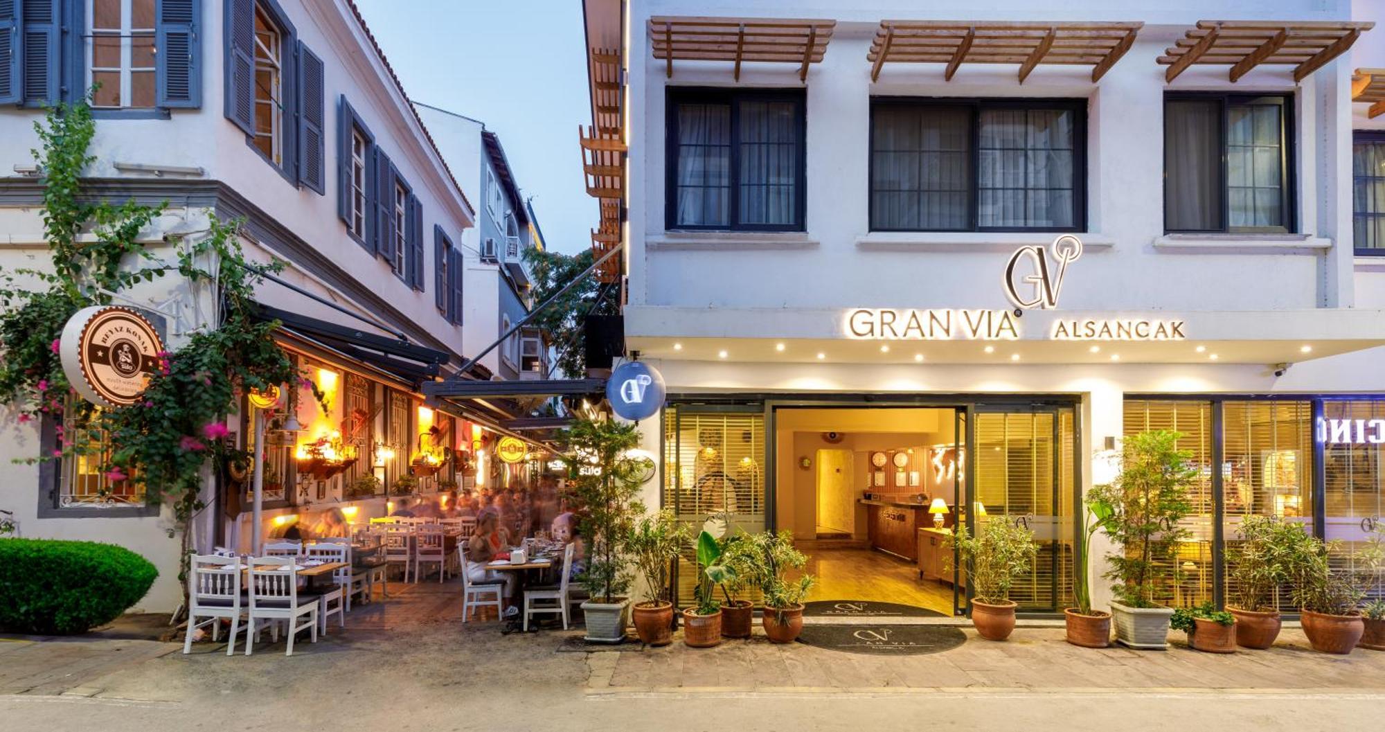 Gran Via Alsancak Hotel Izmir Bagian luar foto